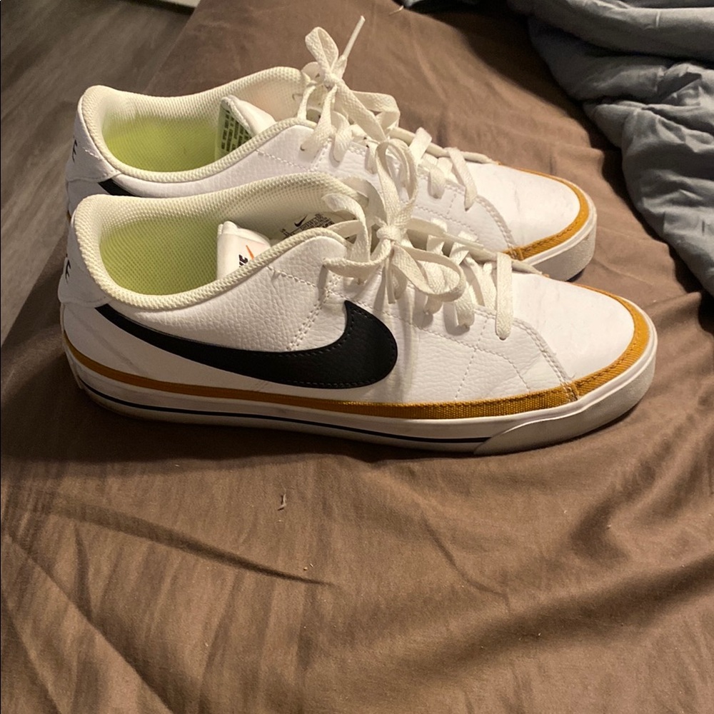 Nike Women’s Court Legacy